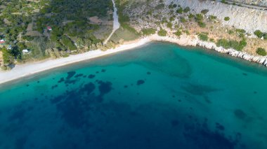 Elinda ya da Elinta sahillerinde turkuaz su, yukarıdan manzara, Chios Adası, Yunanistan.
