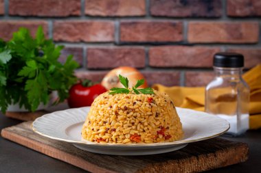 Kinoalı Bulgur pilavı, yemek konsepti fotoğrafı. Türkçe adı; kinoali bulgur pilavi