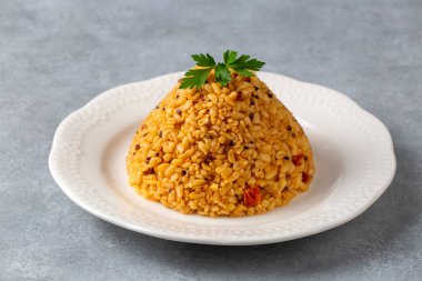 Kinoalı Bulgur pilavı, yemek konsepti fotoğrafı. Türkçe adı; kinoali bulgur pilavi
