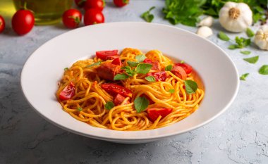Sosisli makarna - ahtapot spagetti- Türk ismi; Sosisli spagetti