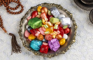 Geleneksel Türk Ramazanı Şeker Şekeri, Çikolata Şekeri ve Badem Şekeri