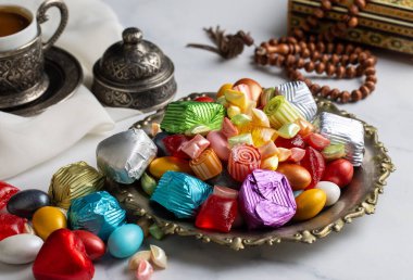 Geleneksel Türk Ramazanı Şeker Şekeri, Çikolata Şekeri ve Badem Şekeri