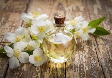 Bir Cam Şişe de Yasemin Uçucu Yağ