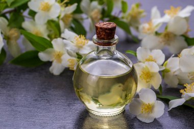 Bir Cam Şişe de Yasemin Uçucu Yağ