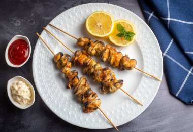 Kızarmış midye, lezzetli midye (Türkçe adı; midye tava, polis ablası midye)