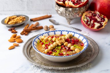 Geleneksel lezzetli Türk tatlıları; Ashura (Emin)