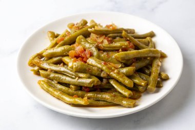 Geleneksel lezzetli Türk yemekleri; zeytinyağlı yeşil fasulyeler; Türk adı; Zeytinyagli taze fasulye