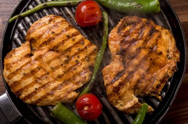 Izgara tavuk göğsü farklı varyasyonları. Gıda fotoğraf. 