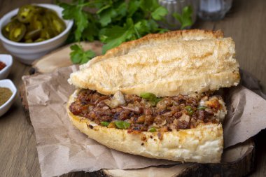 Geleneksel Türk yemeği Kokorec. İzmir Kokorec