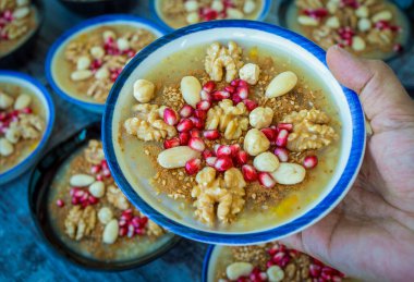Geleneksel lezzetli Türk tatlıları; Ashura (Emin)