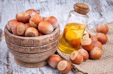 Cam şişede fındık yağı