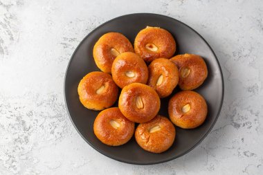 Geleneksel lezzetli Türk tatlısı (Türkçe: Sekerpare))