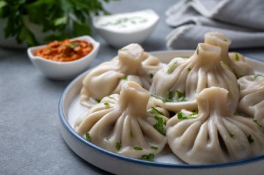 Geleneksel Gürcistan yemeği - Hinkali - Khinkali haşlanmış khinkali kuzu eti veya peynirli