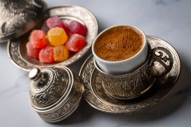 Bir fincan Türk kahvesi veya Yunan kahvesi