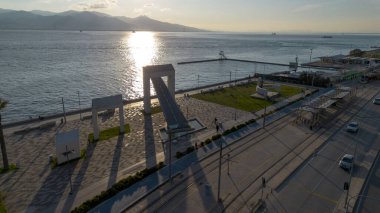 Karsiyaka - İzmir - Türkiye, 09 Aralık 2025, Karsiyaka feribot iskelesi ve insansız hava aracı ile yapılan heykel atışları