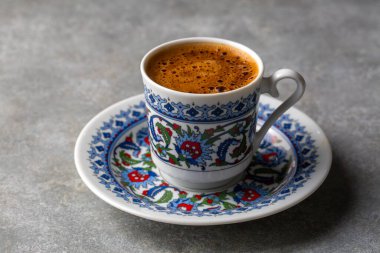 Bir fincan Türk kahvesi veya Yunan kahvesi