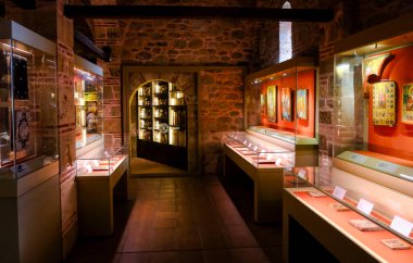 Meteora, Thessaly, Yunanistan - 17 Şubat 2025: St. Varlaam Manastırı bir Doğu Ortodoks manastırıdır.