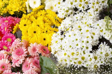 Türkiye 'deki İzmir Çiçek Pazarı' nda çiçek buketleri