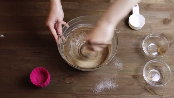4K Stop-motion Cooking muffins adding and mixing chocolate, cocoa. Filling forms — Stock Video