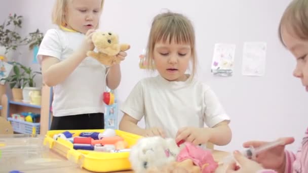 Children playing in kindergarten — Stock Video