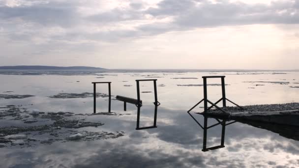 4k Beautiful abstract Time-lapse on the river bank. Spring — Stock Video