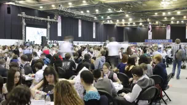 RUSSIA, TOGLIATTI 27 APRIL 2016: 4k Time-lapse A lot of people sitting at the tables indoors. — Stock Video