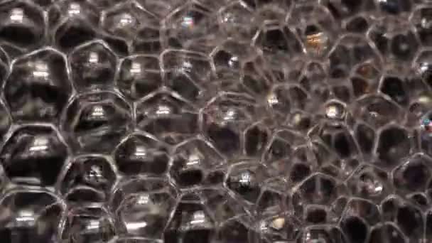 Bulles de mousse fond noir abstrait — Video