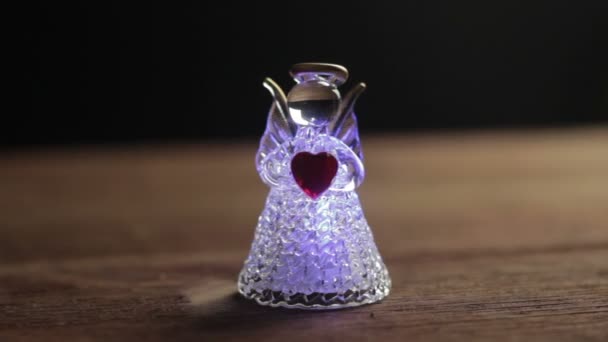 Ange décoratif en verre Noël avec coeur — Video