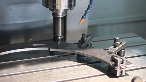 Fresatrice CNC foro di perforazione nella parte rigida — Video Stock