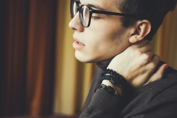 Handsome young man in eye glasses — Stockfoto