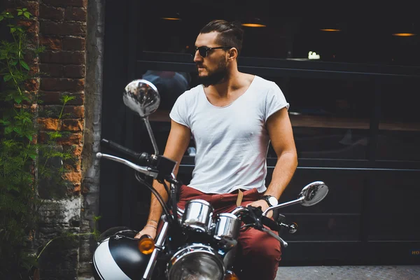 Young guy posing sitting on motorcycle — Stock Photo, Image