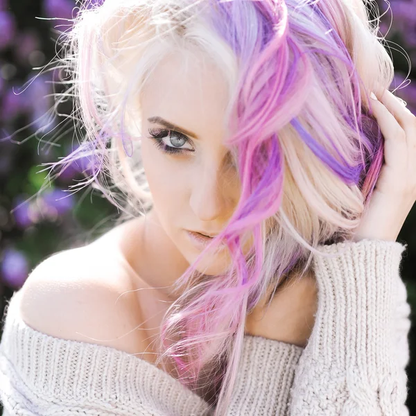 Blonde girl hipster with lilac and pink hair posing outdoors — Stock Photo, Image