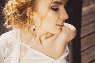 Güzel sarışın kız portresi kapatın