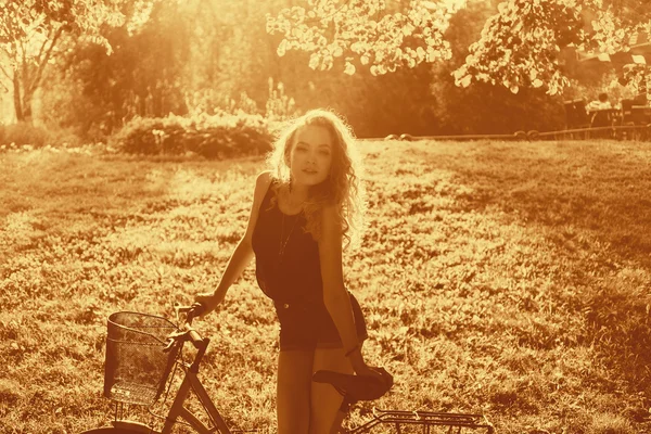 Young woman with bicycle — Stock Photo, Image