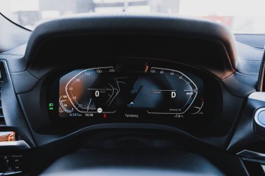 Tonsberg, Norveç - 13 Şubat 2021: Siyah BMW iX3 yeni bir SUV elektrikli otomobil