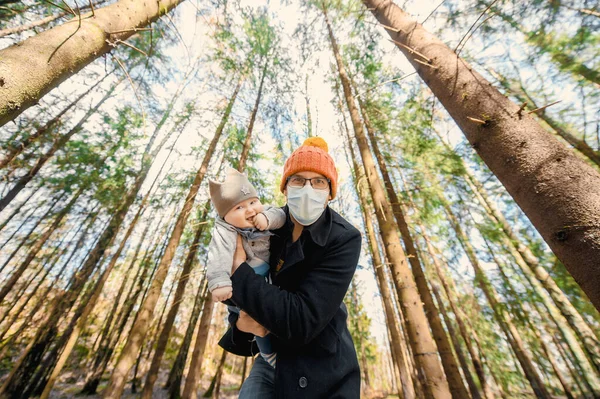 Porträtt Attraktiv Nörd Lång Ärm Svart Rock Och Orange Hatt — Stockfoto