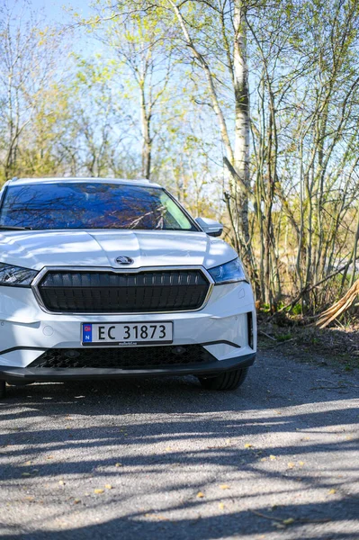 Tonsberg Norsko Května 2021 Bílá Škoda Enyaq Suv Elektrické Auto — Stock fotografie