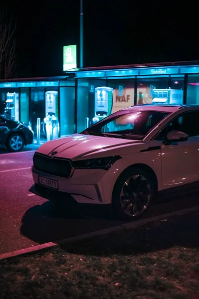 Tonsberg Norsko Května 2021 Bílá Škoda Enyaq Suv Elektrické Auto — Stock fotografie