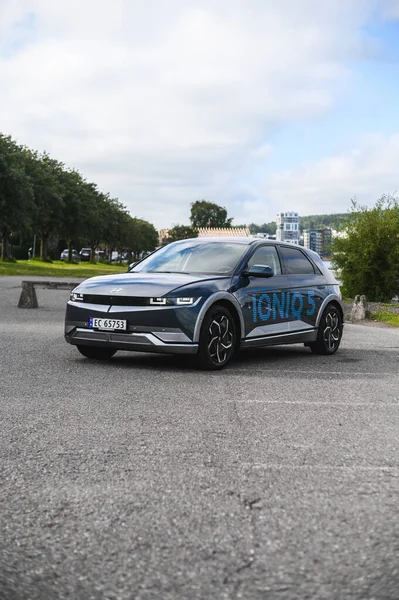 Tonsberg Noruega Julho 2021 Car5 Elétrico Hyundai Ioniq Cinza Azul — Fotografia de Stock