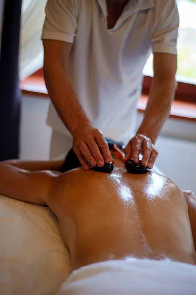 Massaggio Con Pietre Calde Terapia Con Pietre Massaggio Tailandese Ritiro — Foto Stock