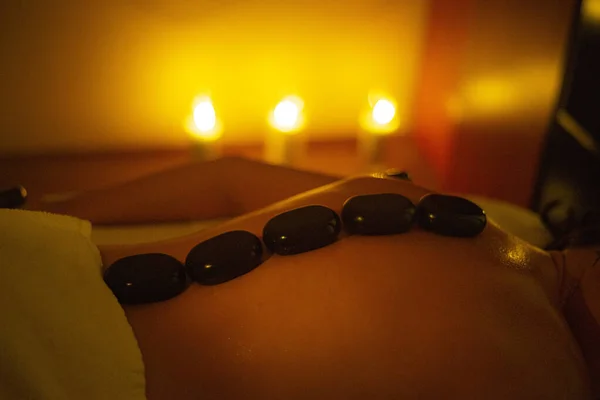 Massaggio Con Pietre Calde Terapia Con Pietre Massaggio Tailandese Ritiro — Foto Stock
