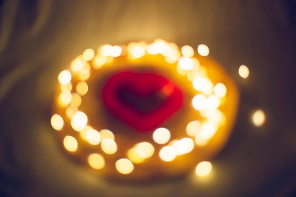 Θολή Κόκκινη Καρδιά Γιρλάντα Λαμπερά Φώτα Bokeh Διακοπές Του Αγίου — Φωτογραφία Αρχείου