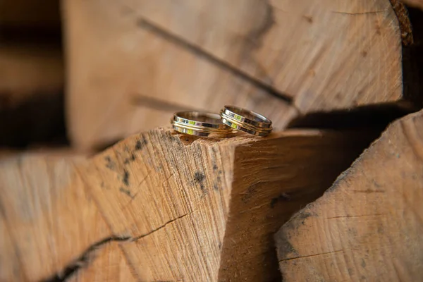 Anillos Boda Sobre Fondo Madera — Foto de Stock