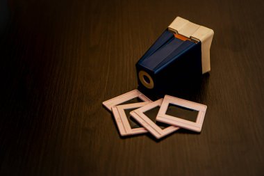 fotoğraf ekipmanları, taşınabilir (el bilgisayarı) transparan mini slayt projektörü, retro slayt izleyici, antikalar