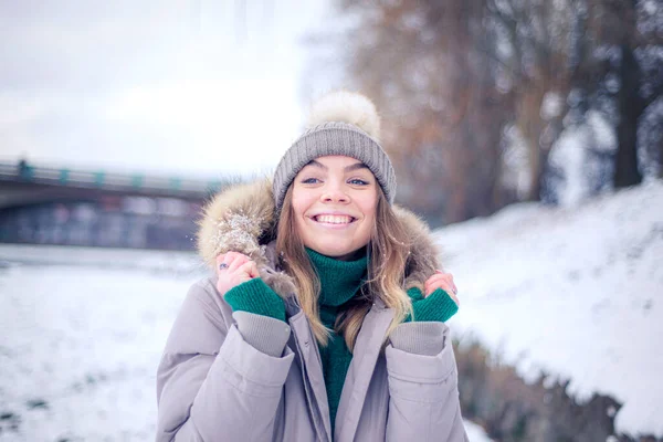 Happy Girl Frosty Park Mysterious Portrait Woman Winter Beautiful Eyes — Stock Photo, Image