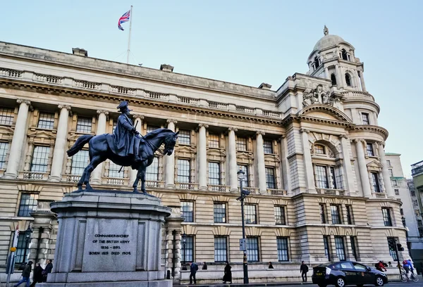 Princ Jiří, vévoda z Cambridge socha na Whitehall — Stock fotografie