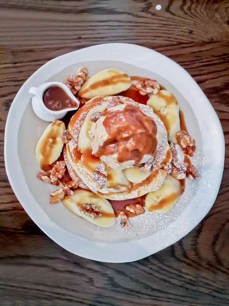 Muz krep. Karamela, ev fıstıklı dondurma yaptım