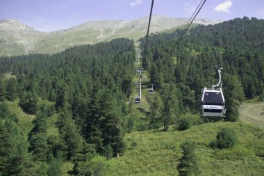 Teleferik Kuzey Kafkasya, Rusya'nın bir ormanda