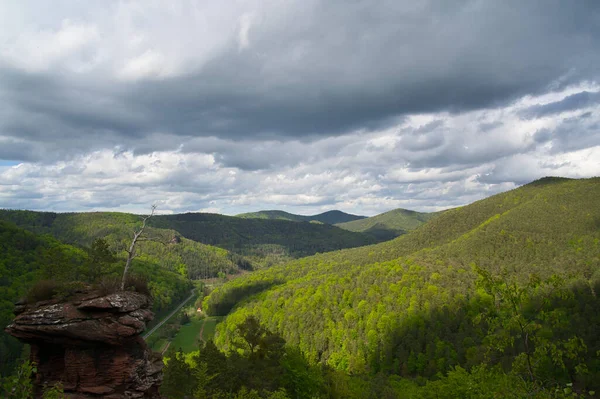 Belo Panorama Perto Geiersteine Sobre Floresta Palatinado Primavera Alemanha Renânia — Fotografia de Stock