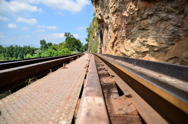 Mundialmente famoso trem tailandês é muito mais de um alto viaduto — Fotografia de Stock